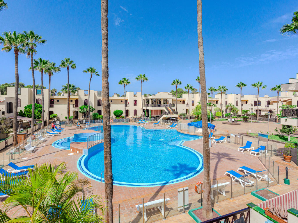 Tagoro Solarium & Pool View cover