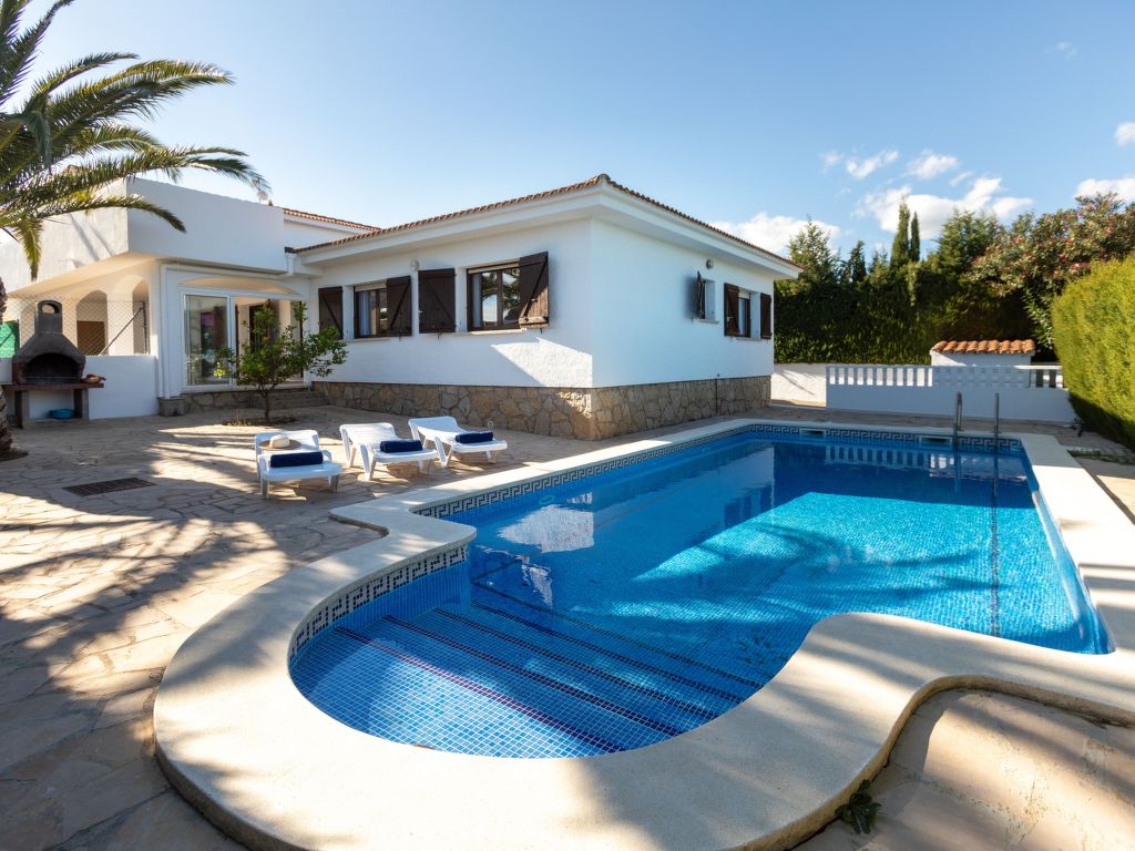 Villa Dorada cover
