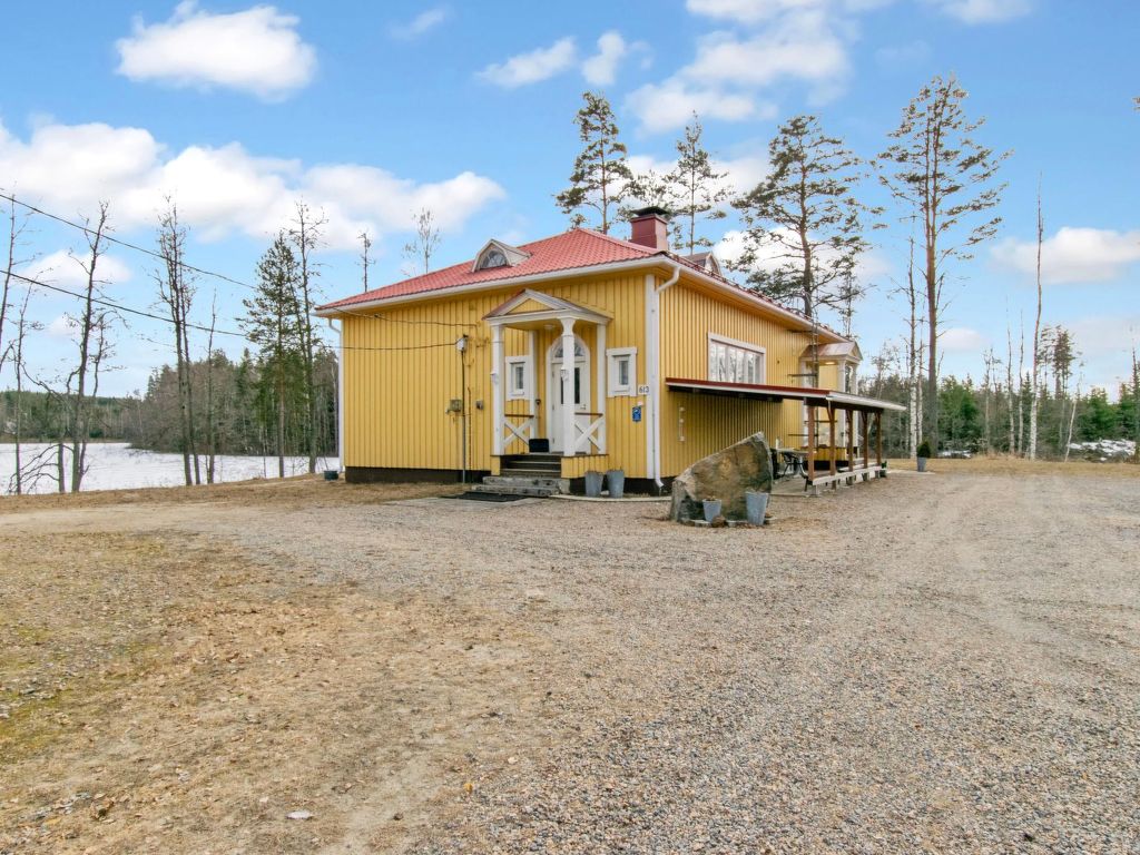 Kaislajärven huvila cover