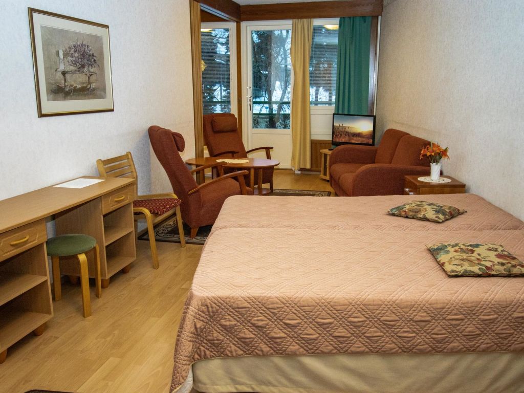 Kylpylä-hotelli, huone 242