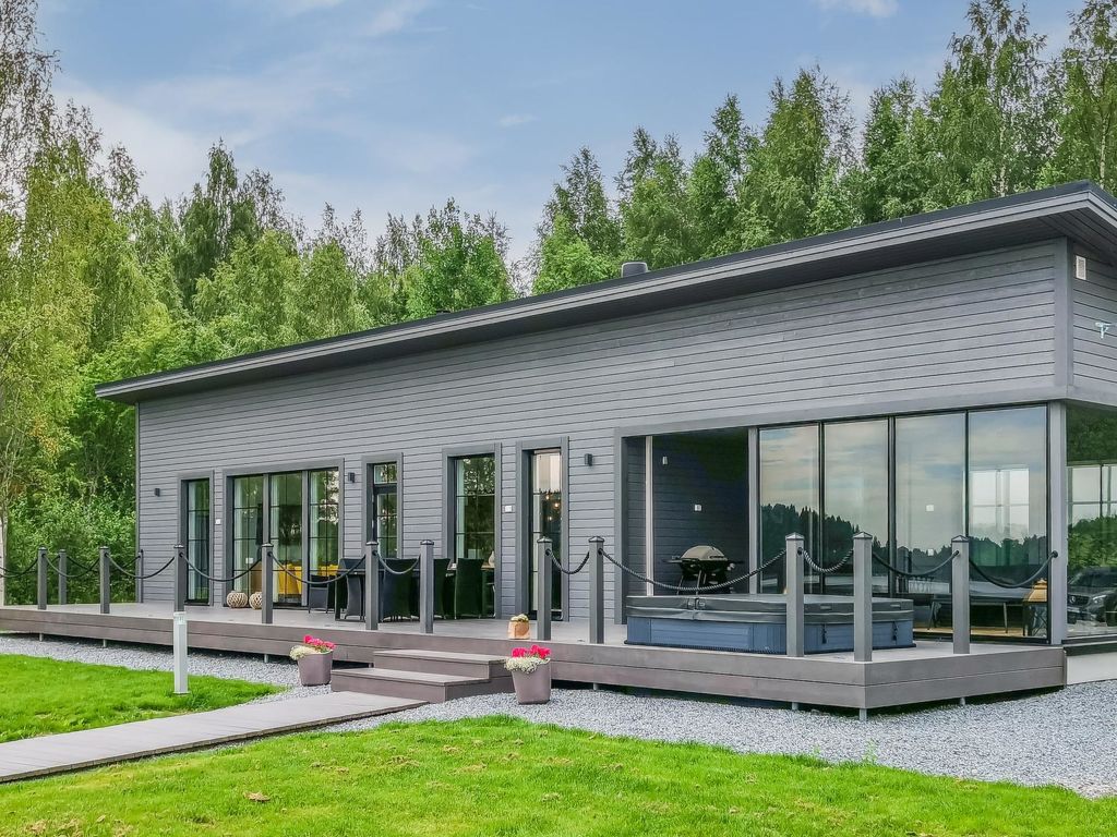 Villa karhenhelmi cover