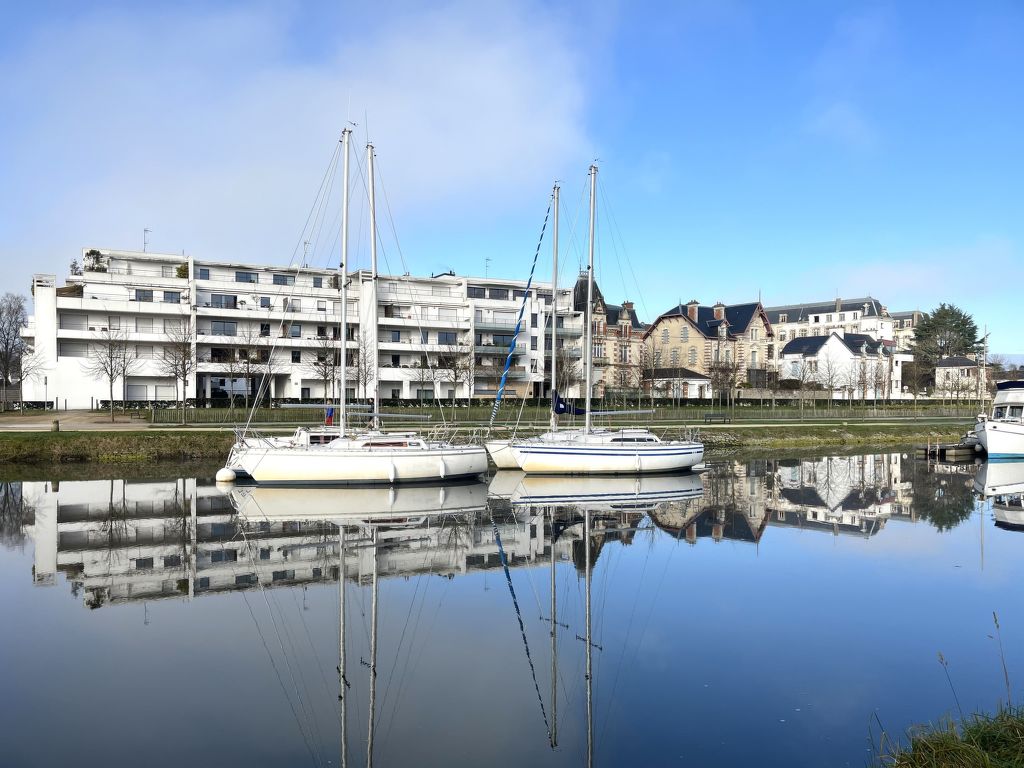 T2 avec balcon,calme et près du port cover