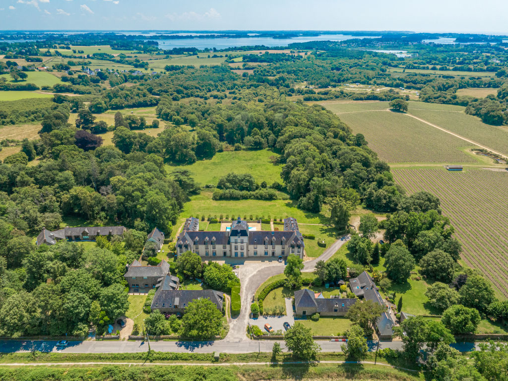 Château De Kergonano, dans l'Orangerie cover