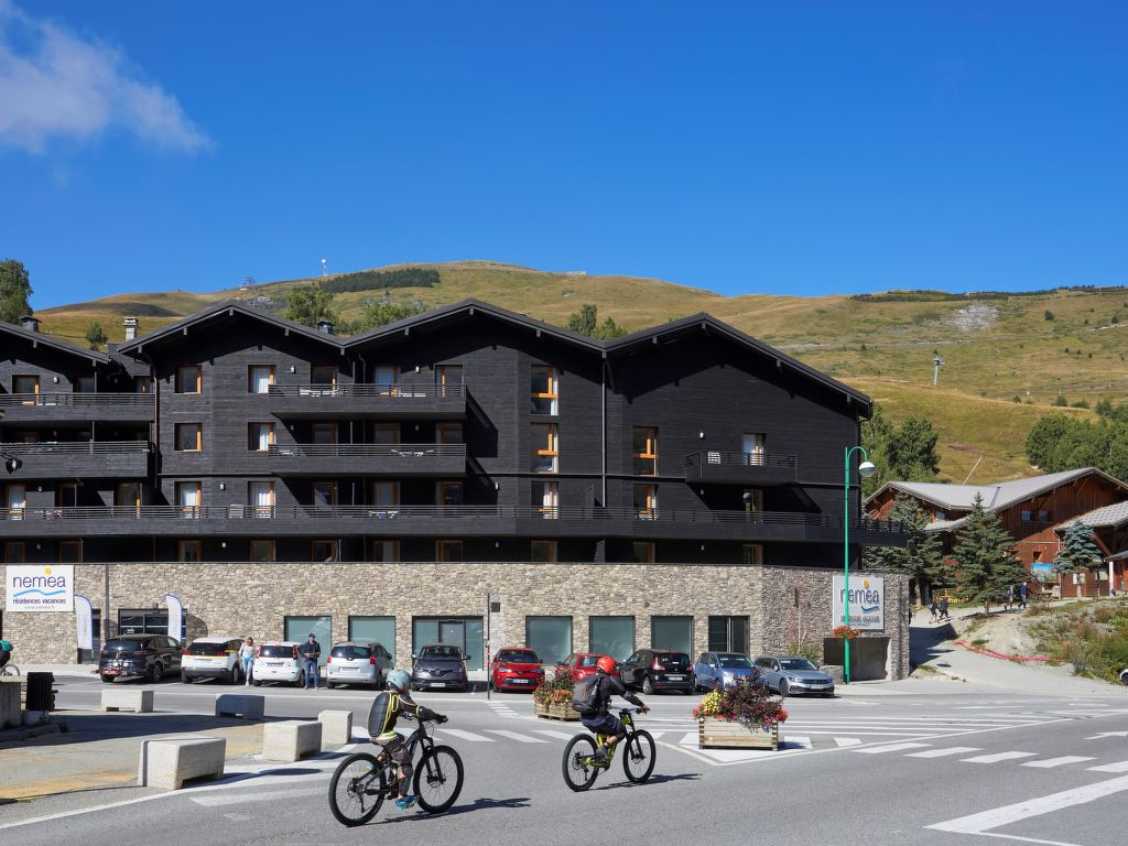Le Hameau cover