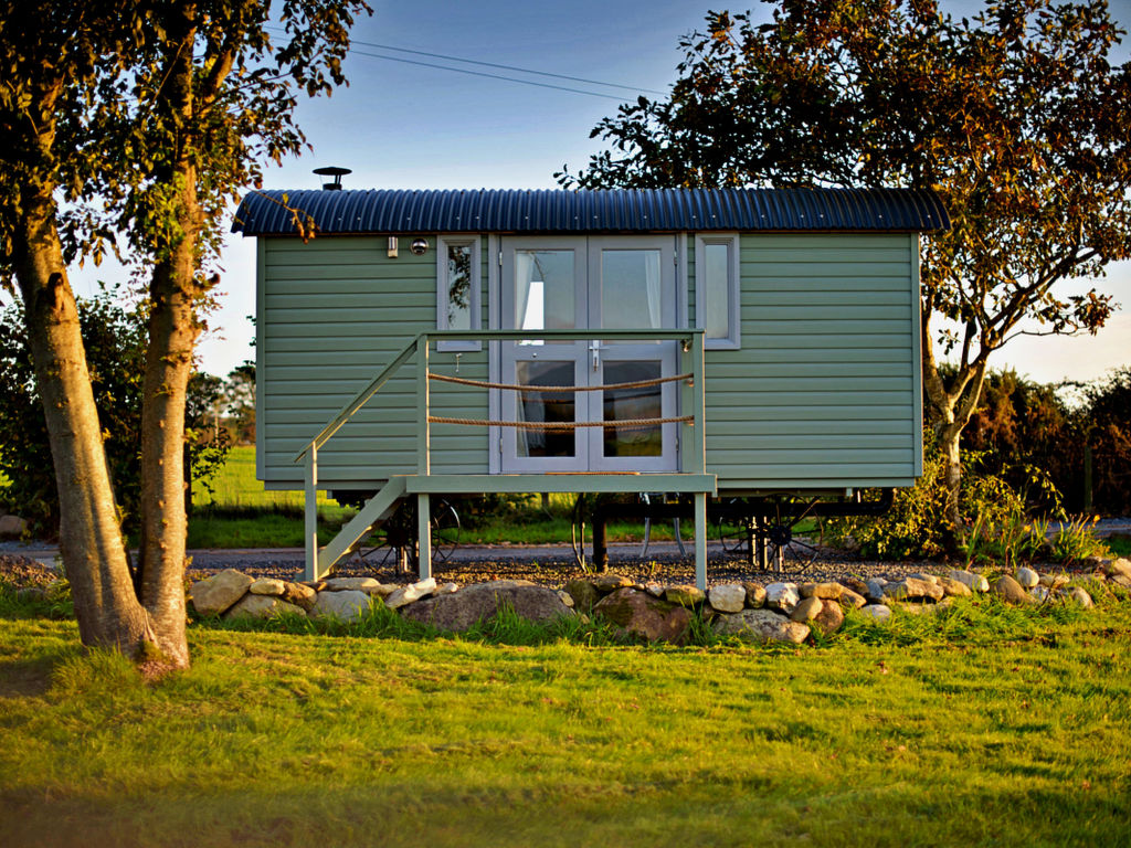 'Susanna' Poachers Hut cover