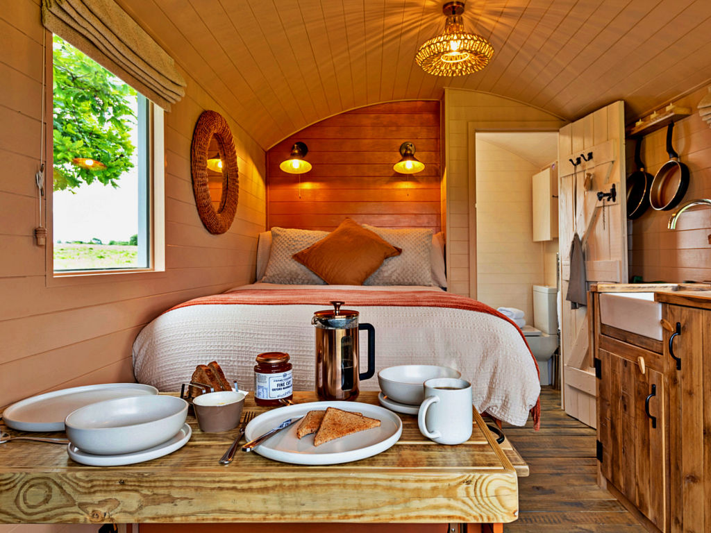 'Marared' Gypsy Hut cover