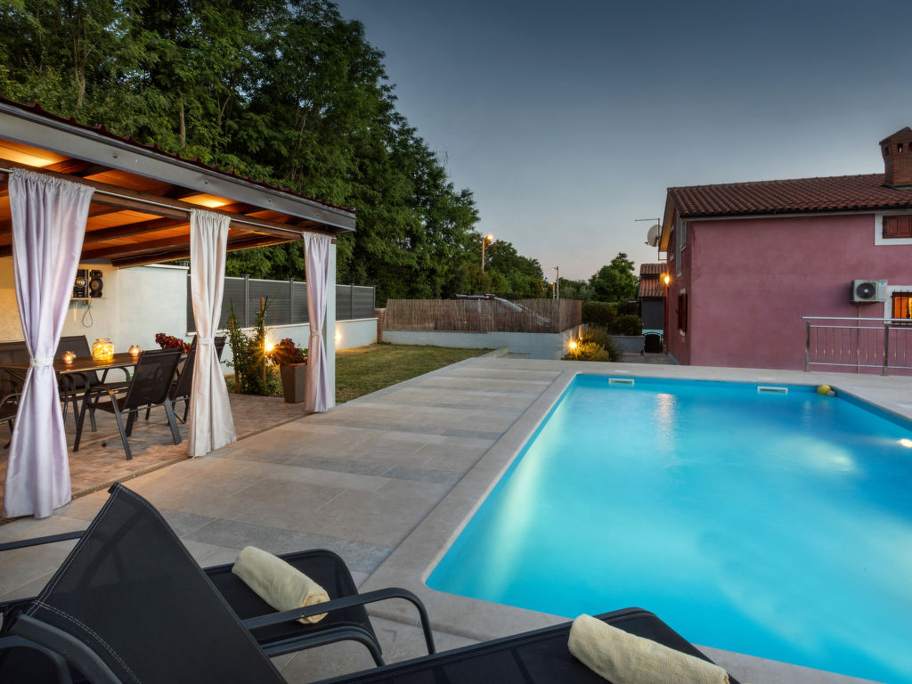 Villa Laura cover