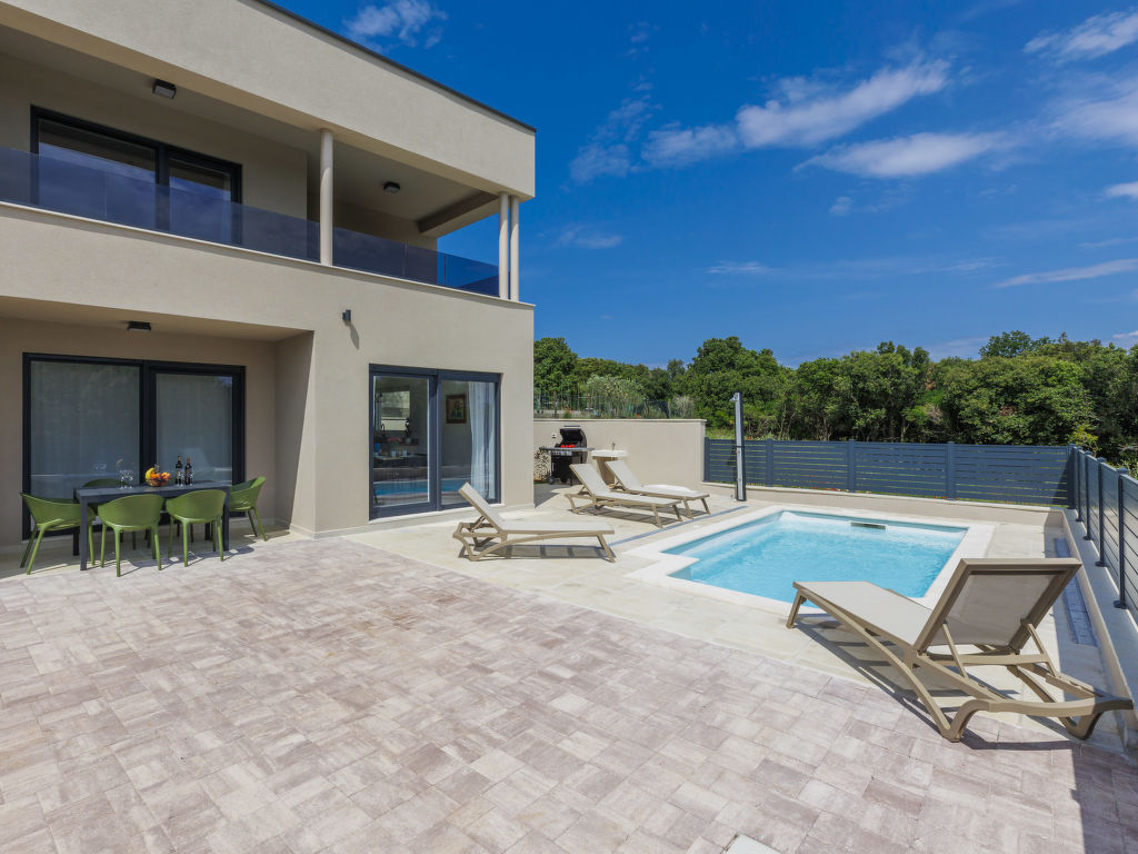 Villa Karlo cover