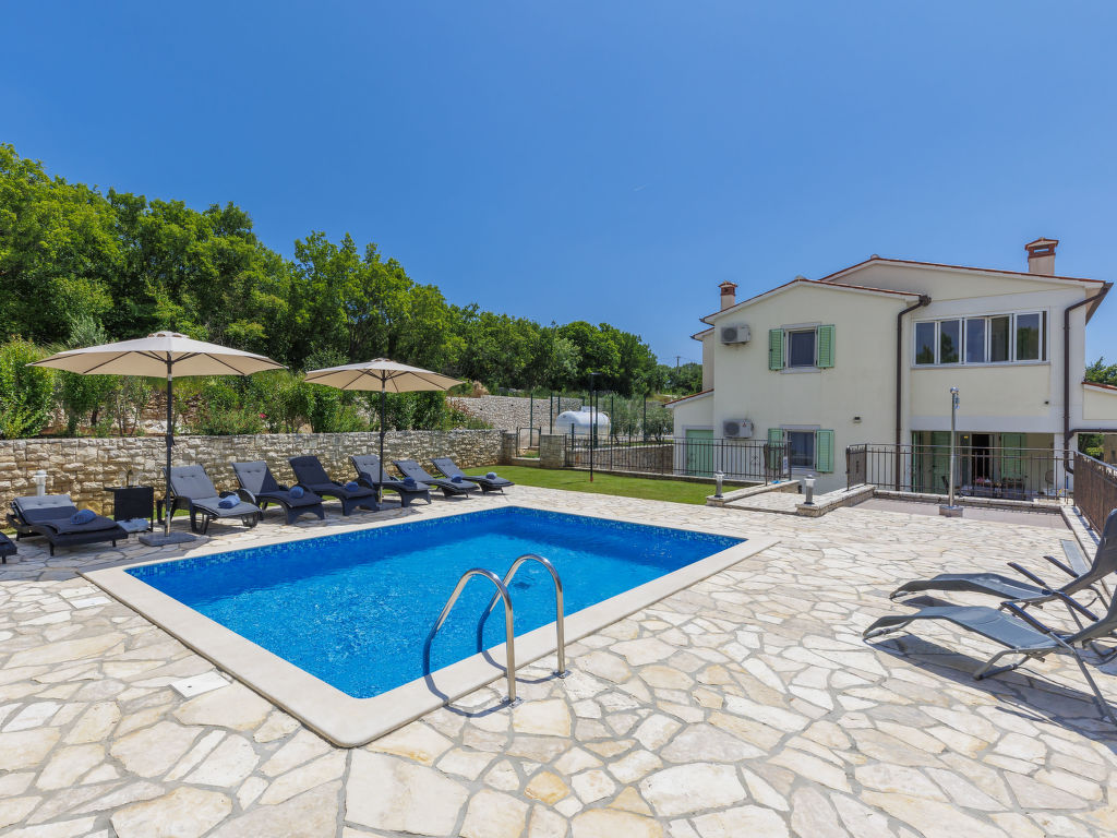 Villa Dina cover