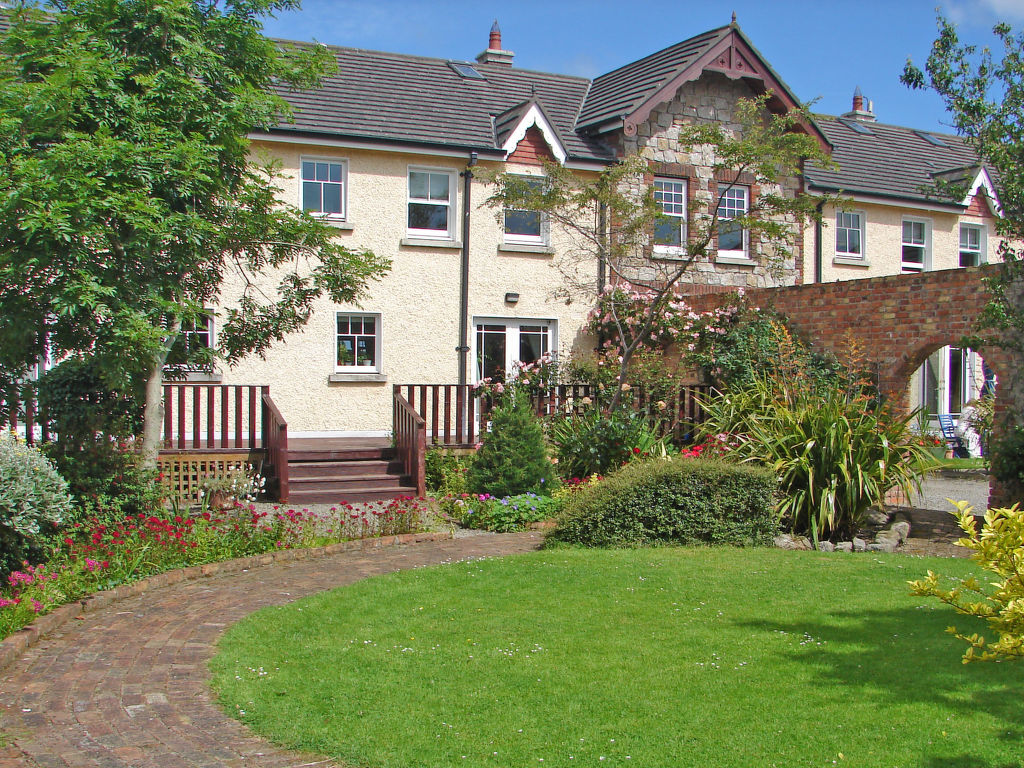 Courtyard HC No 8