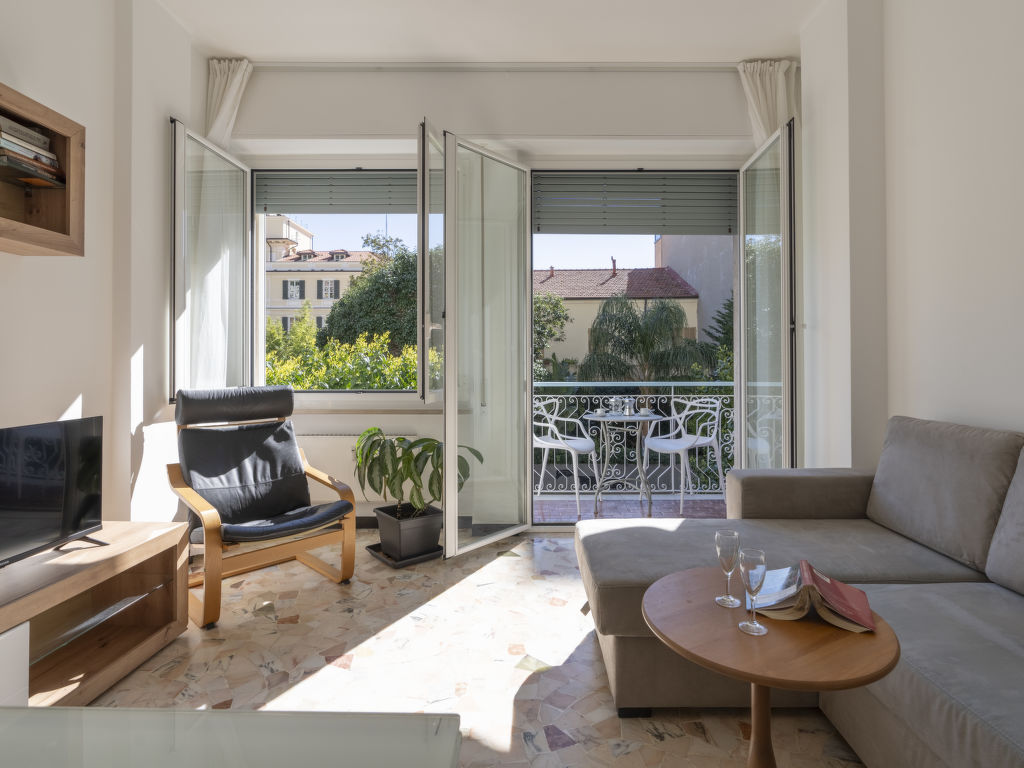 Central Home Carlotta cover