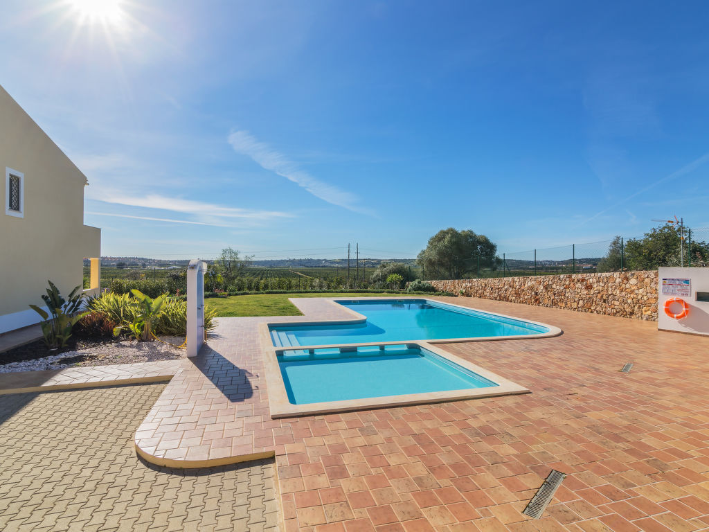 Vila Caravela cover