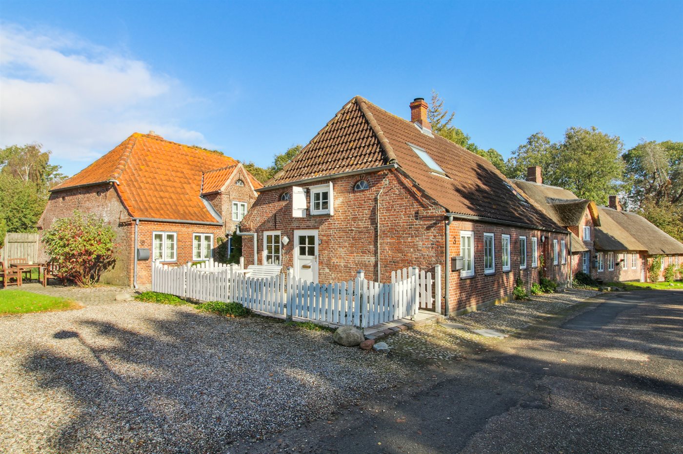 Lystvej 3, Højer cover