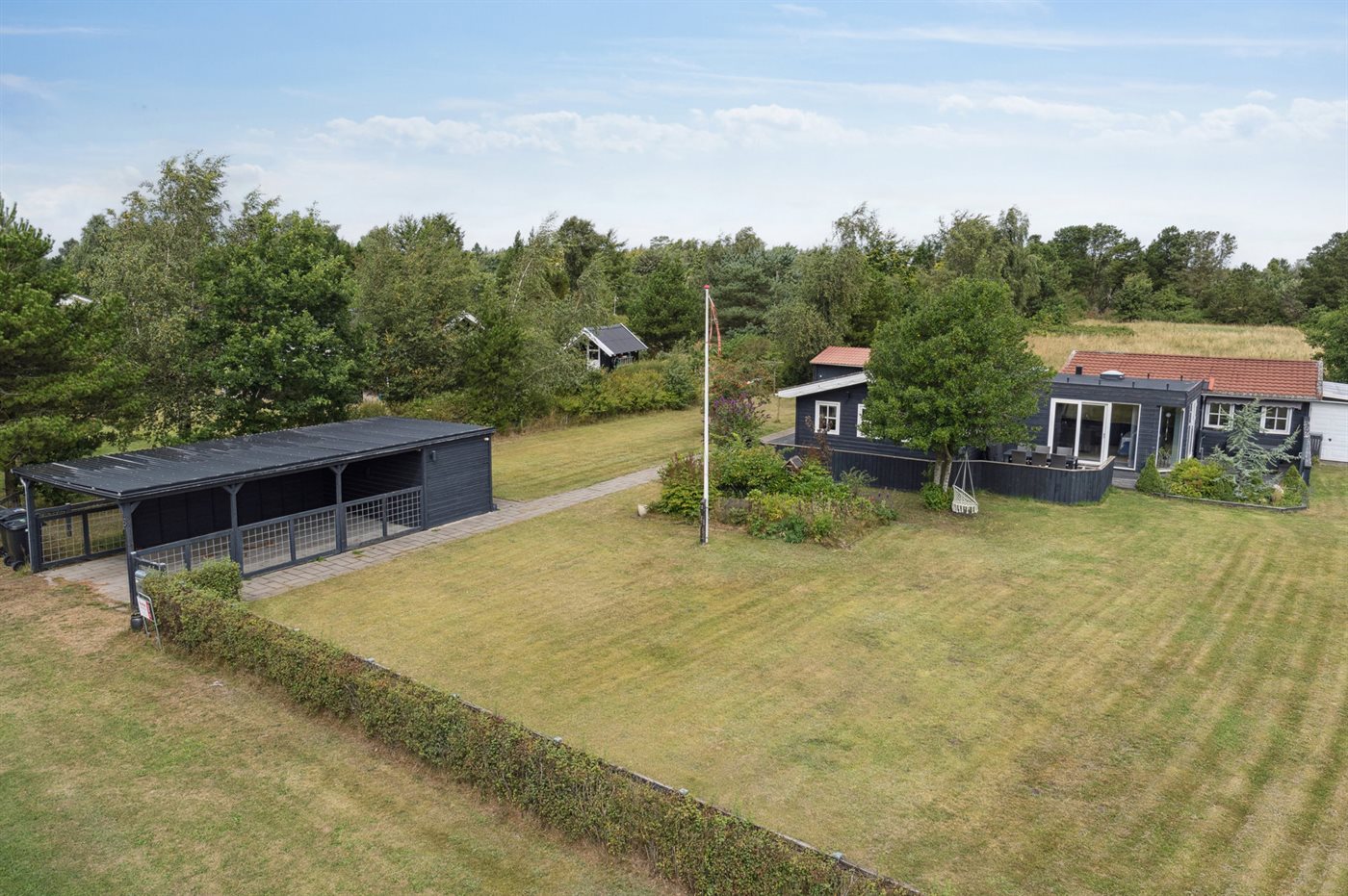 Lonevej 8, Hals
