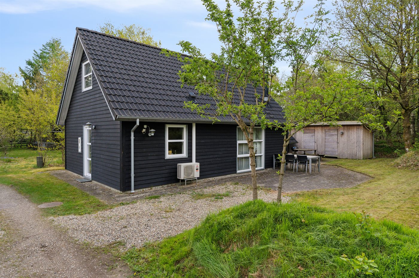 Skovbrynet 128, Give