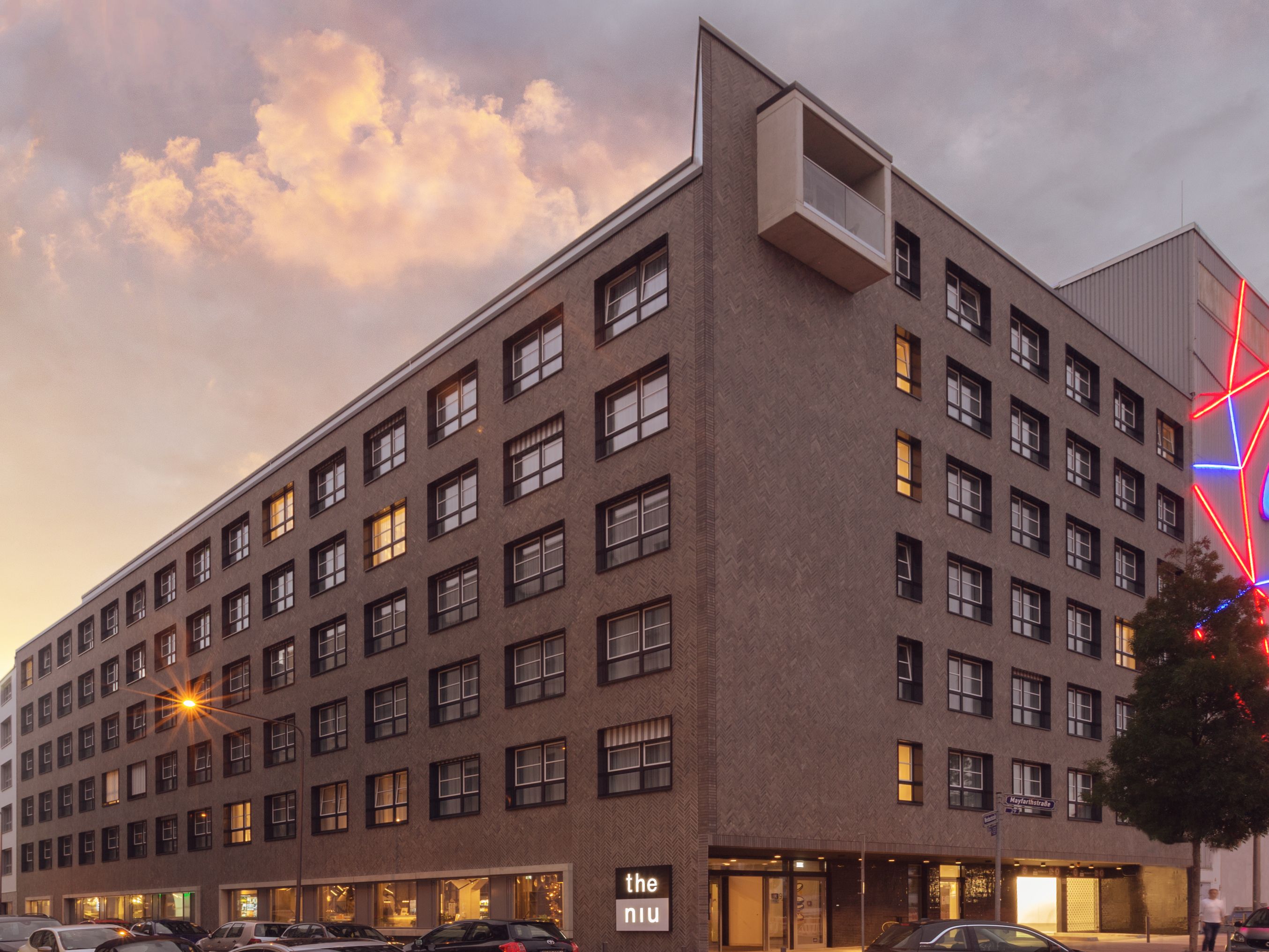 Holiday Inn - the niu Coin