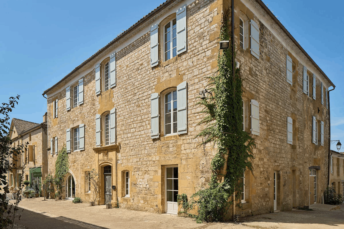 Hotel Le Chevalier bleu cover