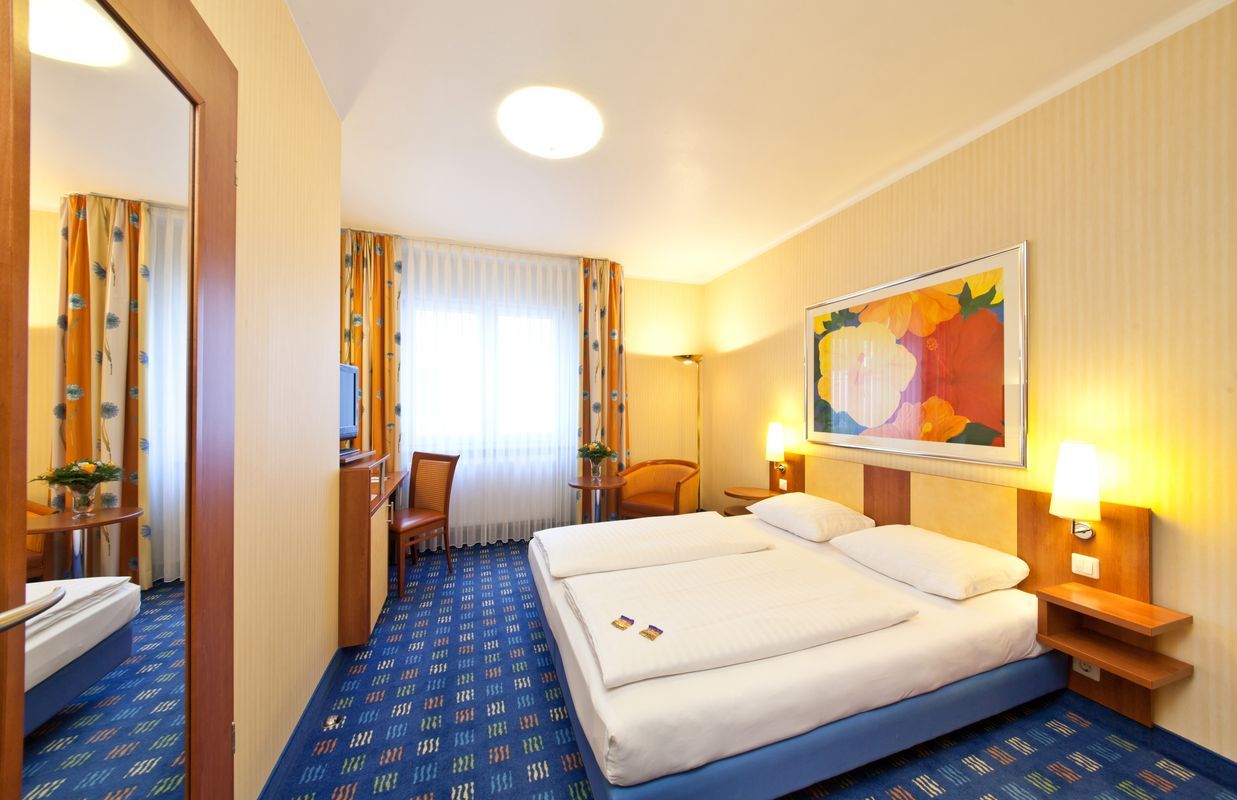 Hotel Boulevard cover