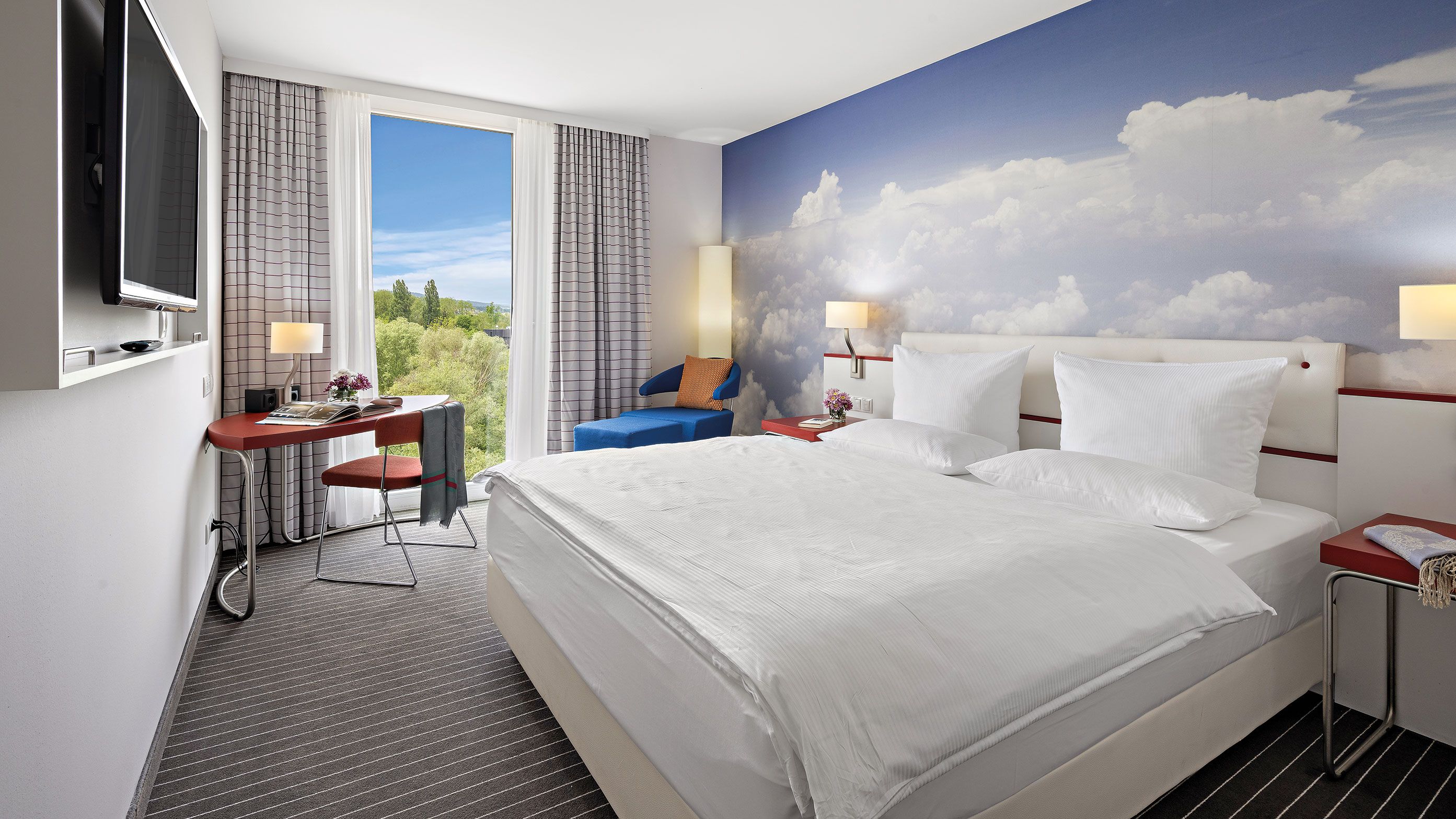 Hey Lou Hotel Friedrichshafen cover