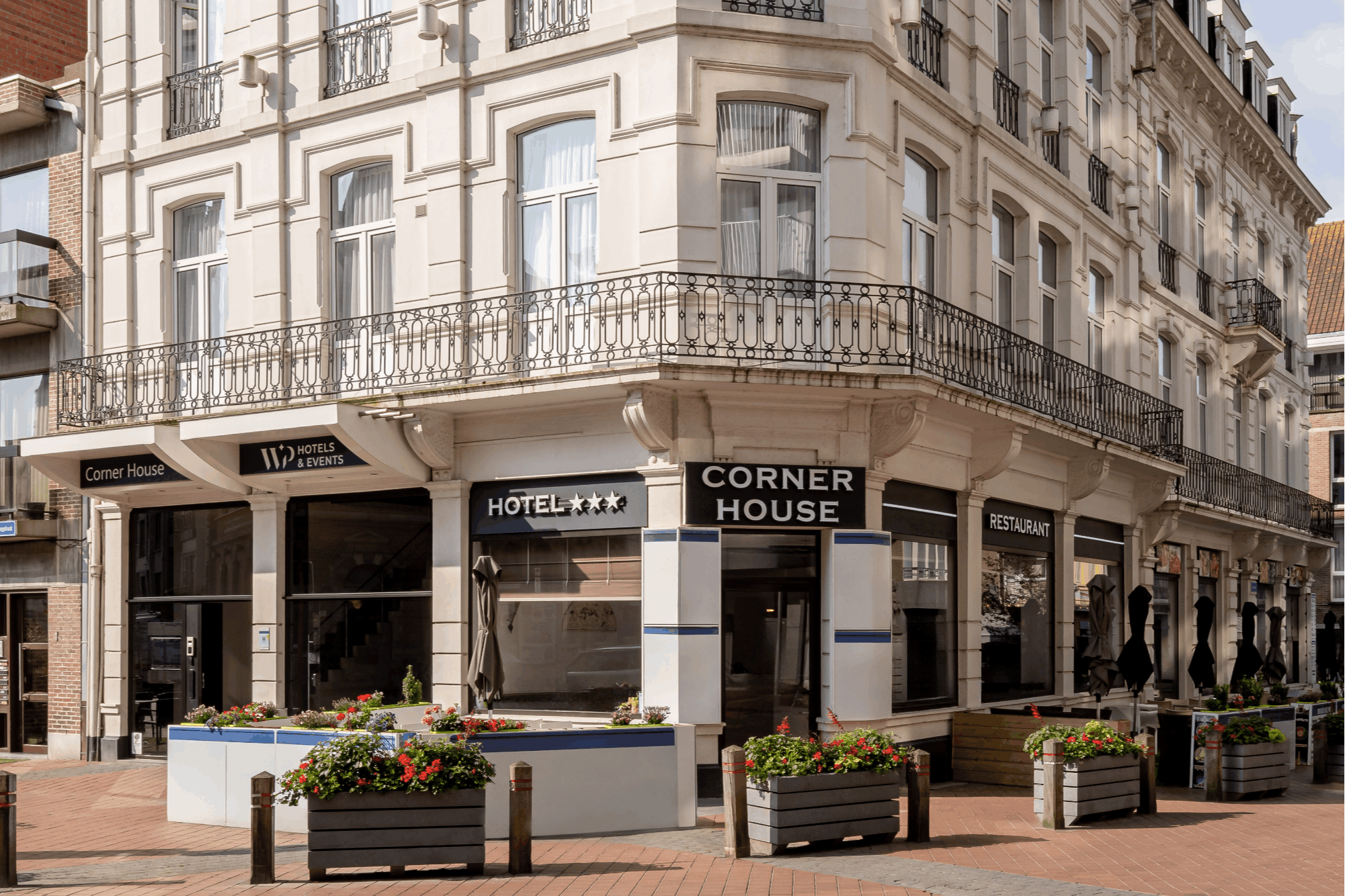Hotel Corner House cover