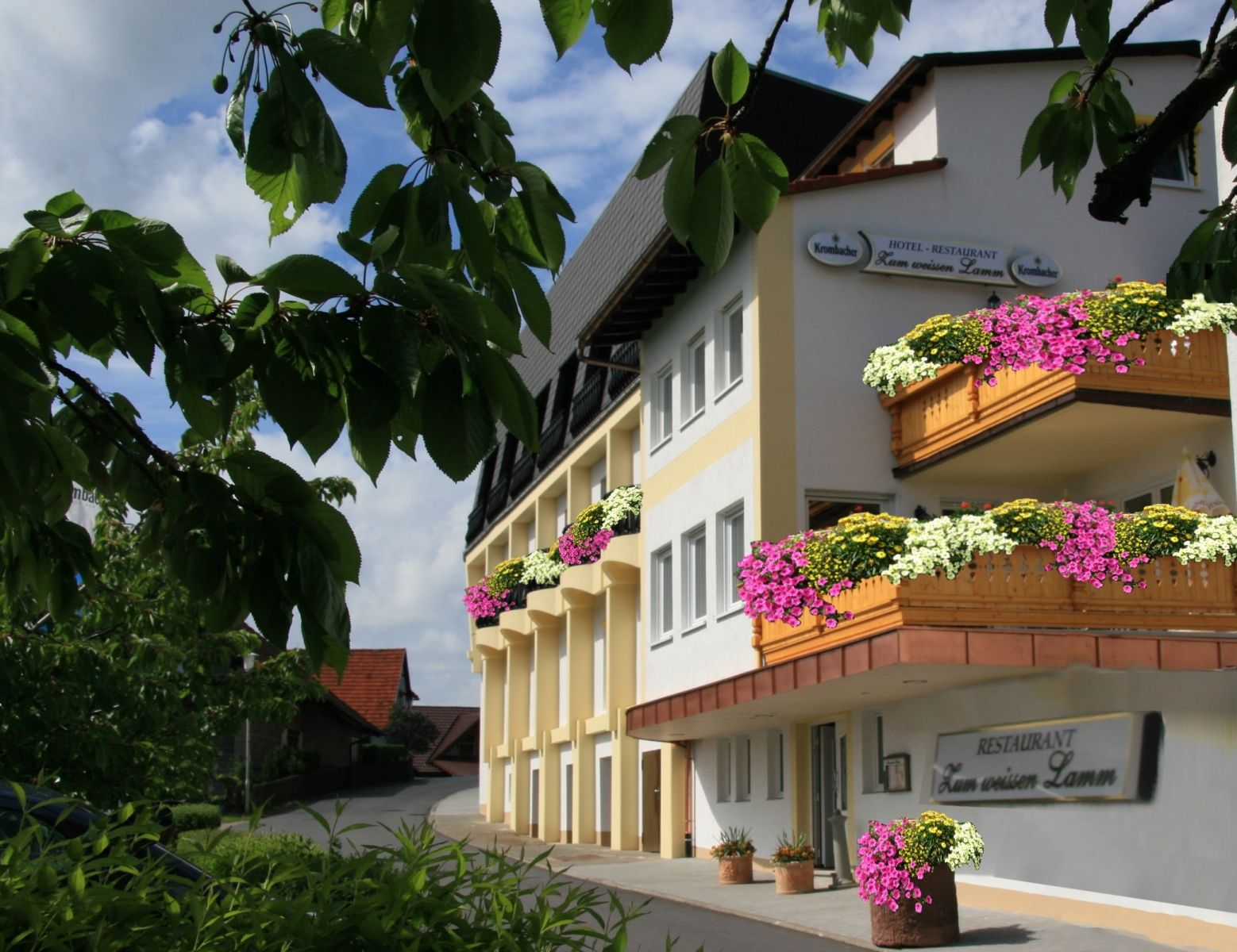 Hotel Zum weissen Lamm cover