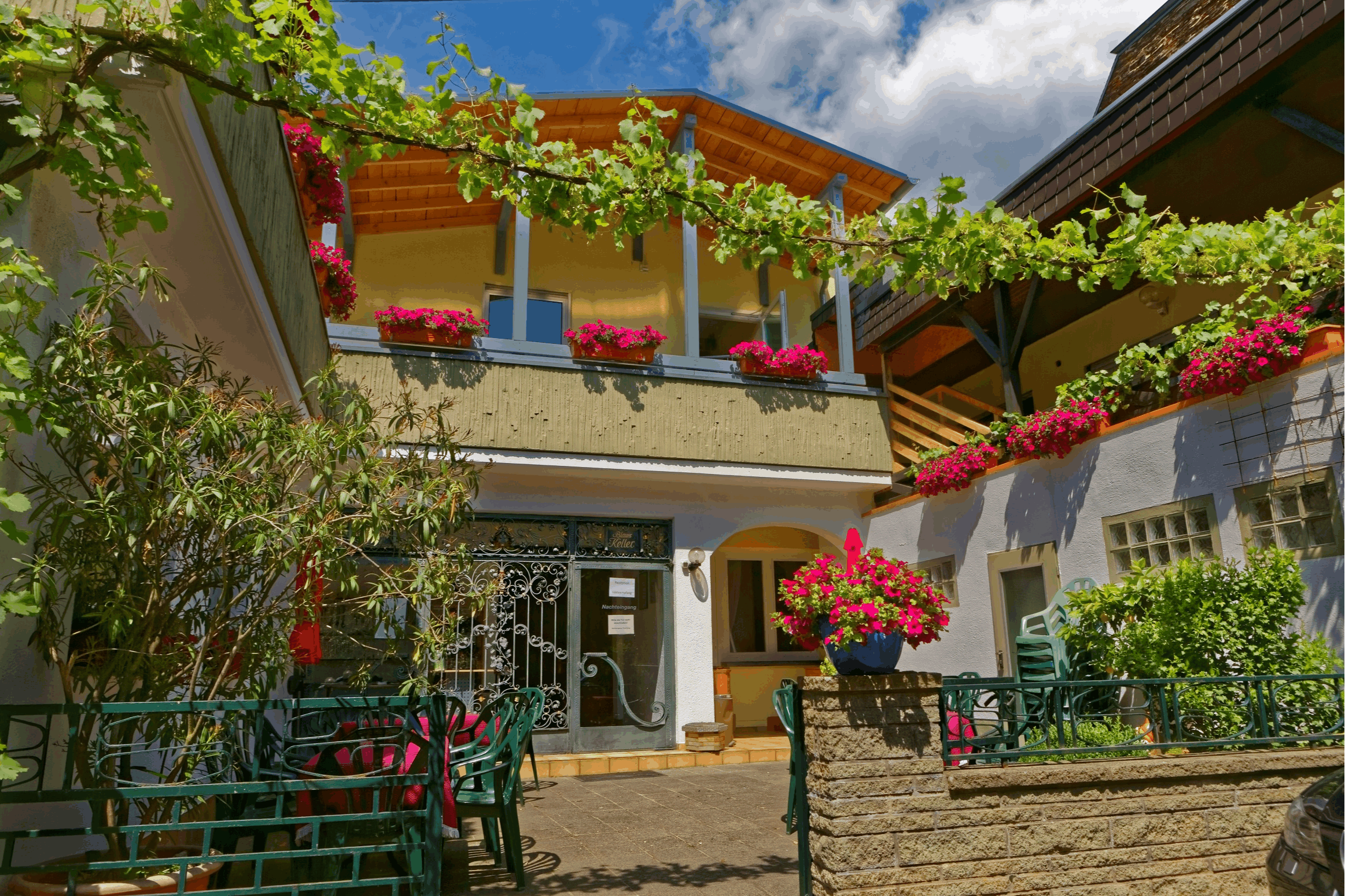 Moselstern Hotel Zum guten Onkel cover