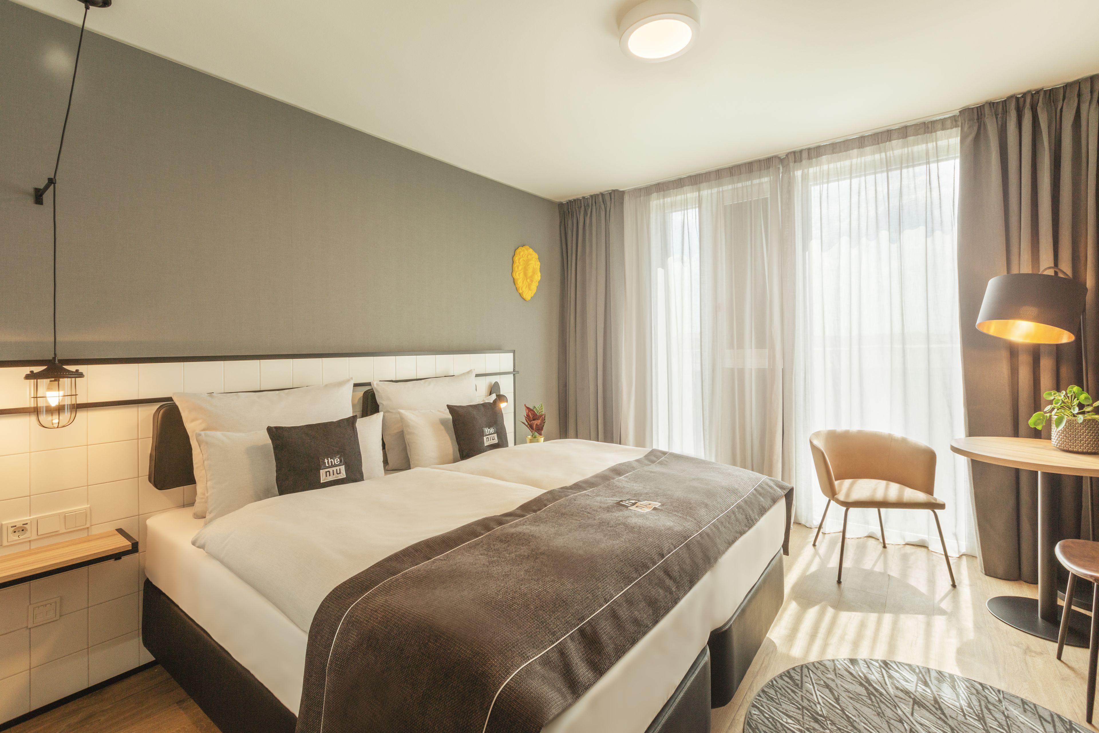 Holiday Inn - the niu Leo
