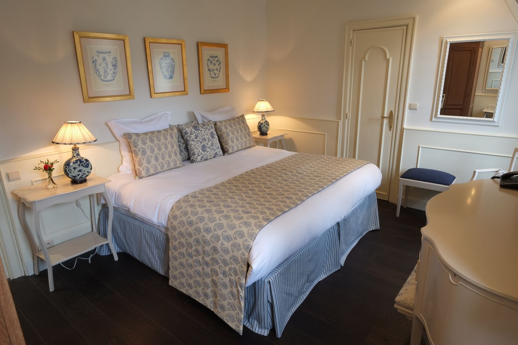 Charming Guesthouse Pand 17 cover