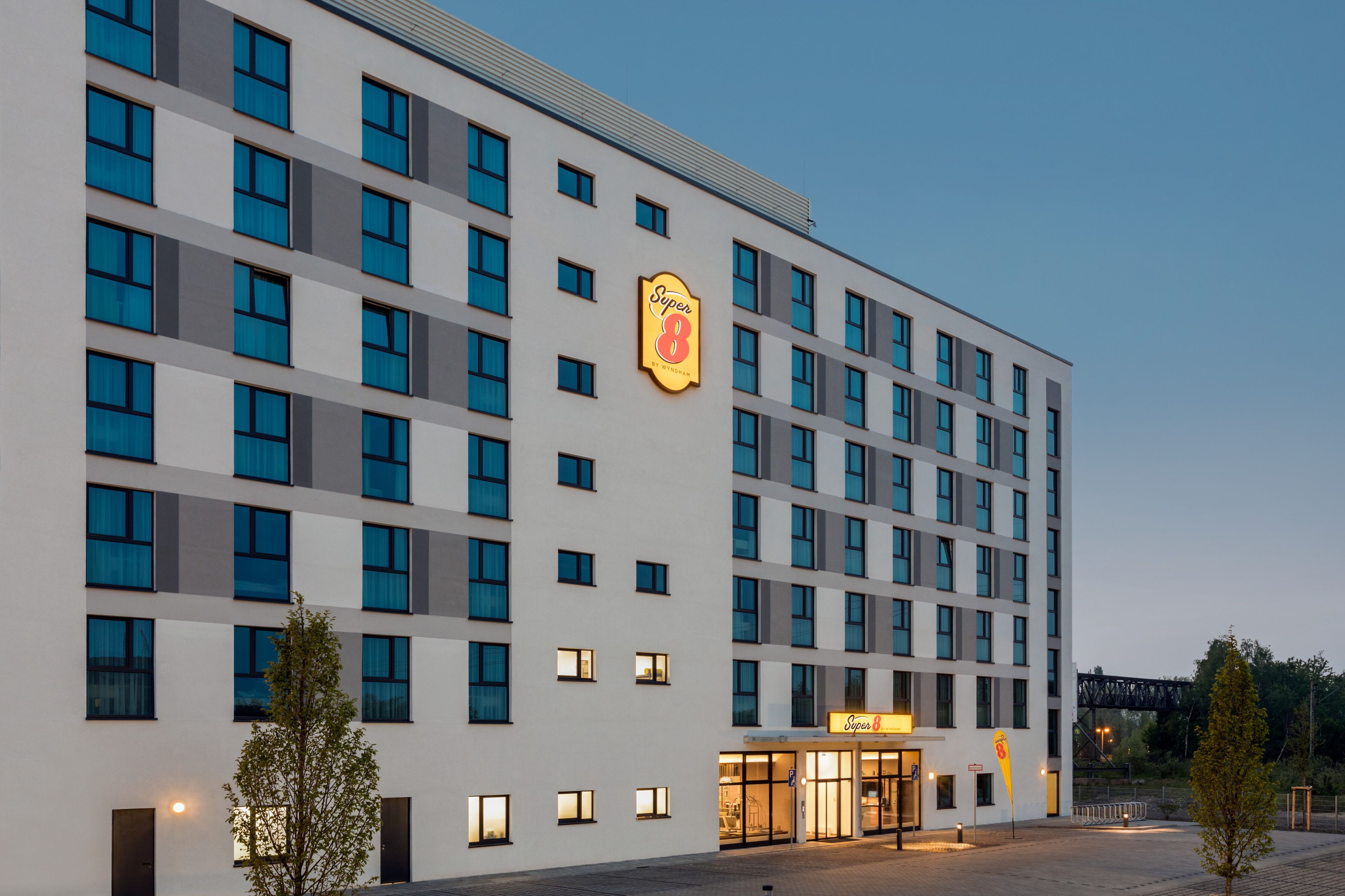Super 8 by Wyndham Oberhausen am Centro cover