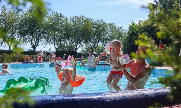 Vakantiepark Marina Strandbad cover
