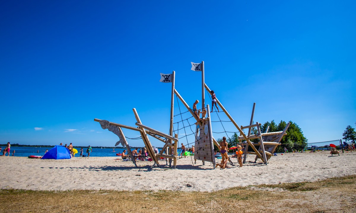 Vakantiepark Bergumermeer cover