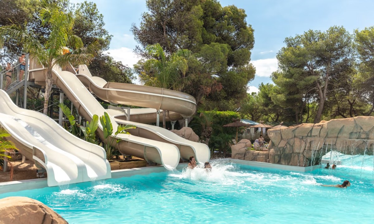 Holacamp Sitges Garrofer cover