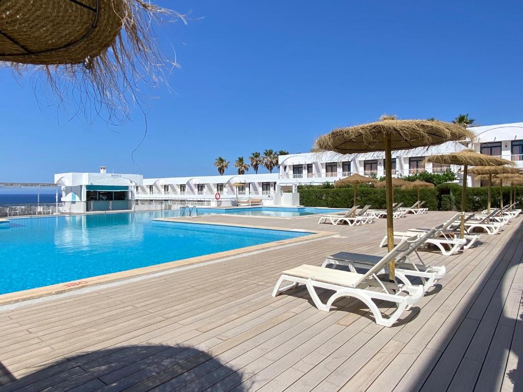 Hotel Apartamentos Beach Club Menorca cover