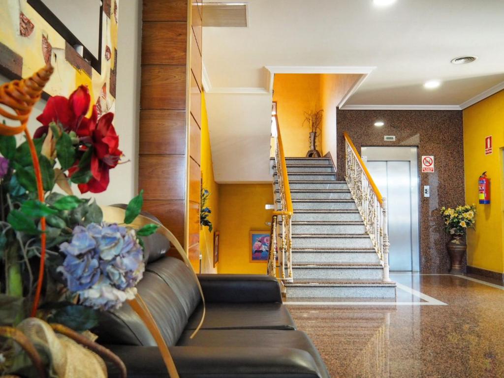Hotel Humanes cover