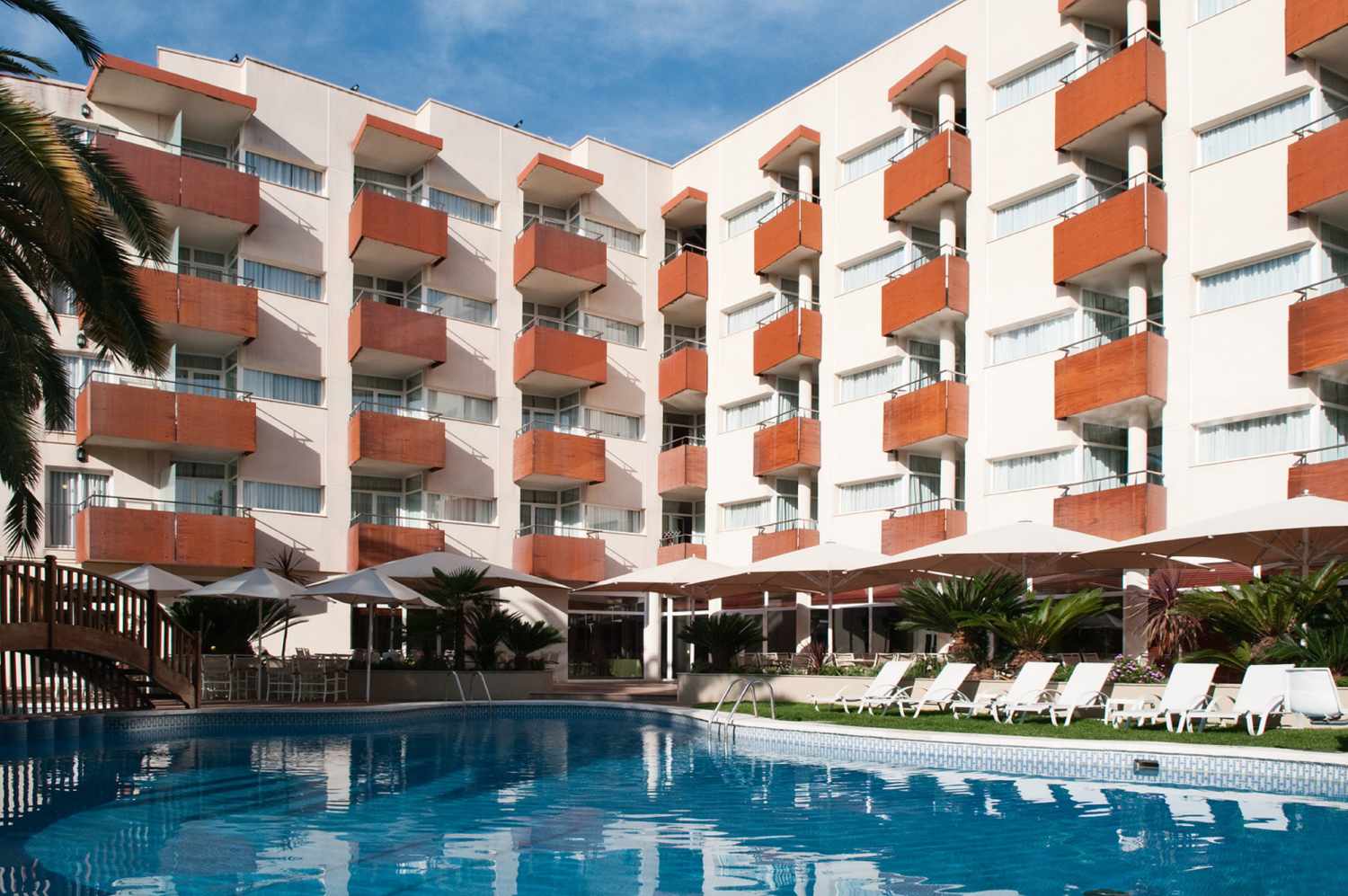Mònica Hotel cover