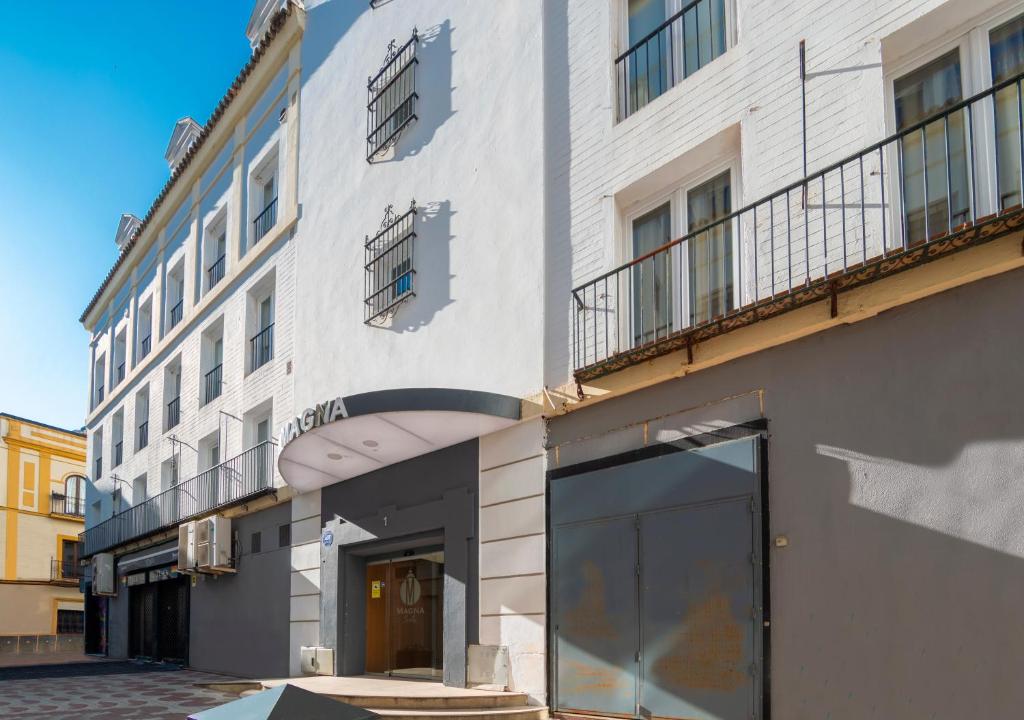 Apartamentos Magna Sevilla cover