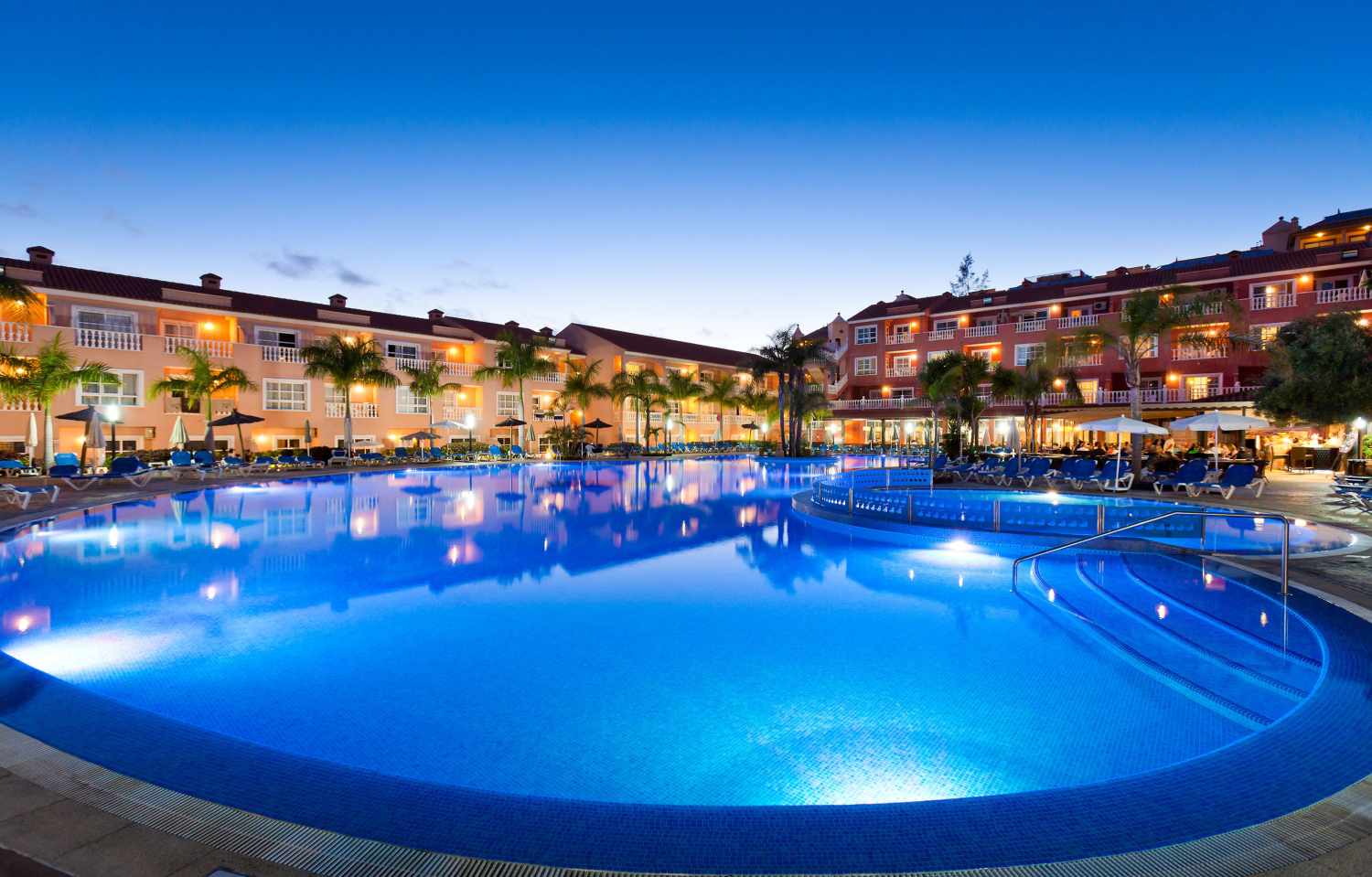 Hotel El Duque cover