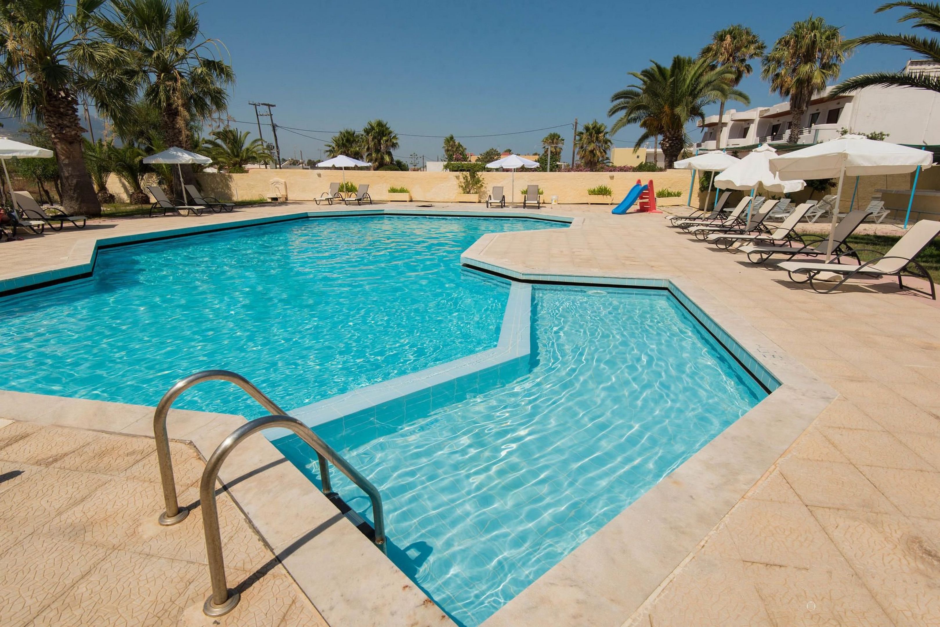 Leonidas Hotel & Studios cover