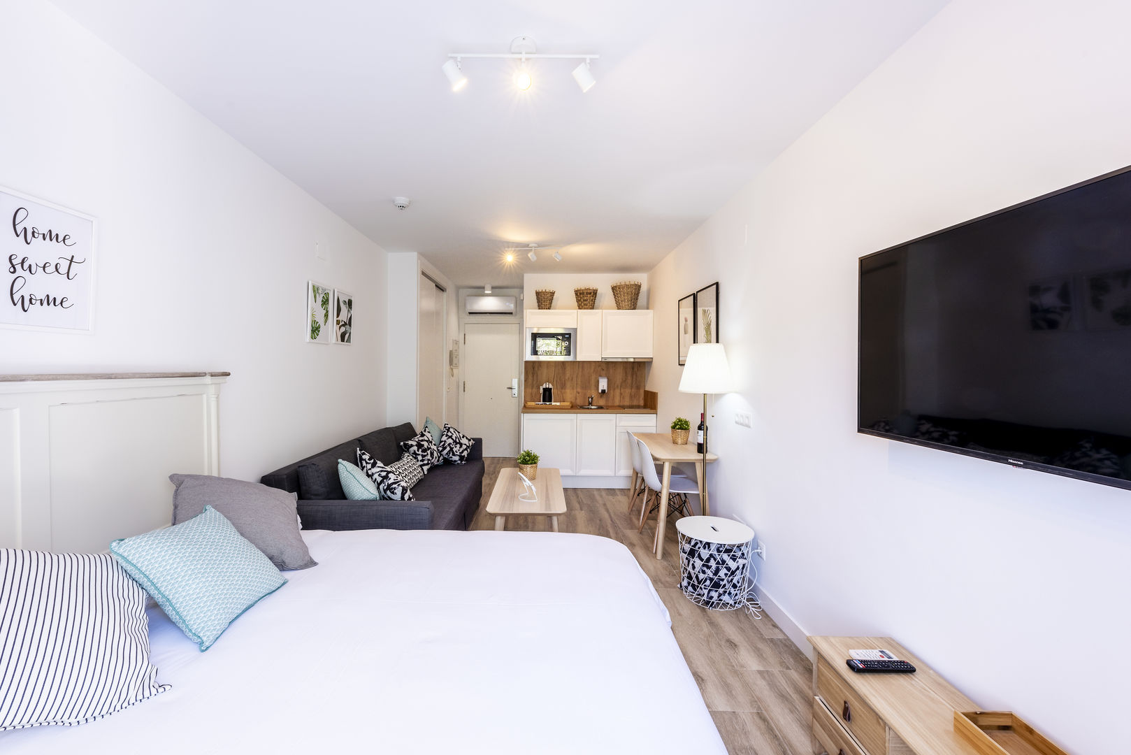 Apartamentos Toboso Plaza cover