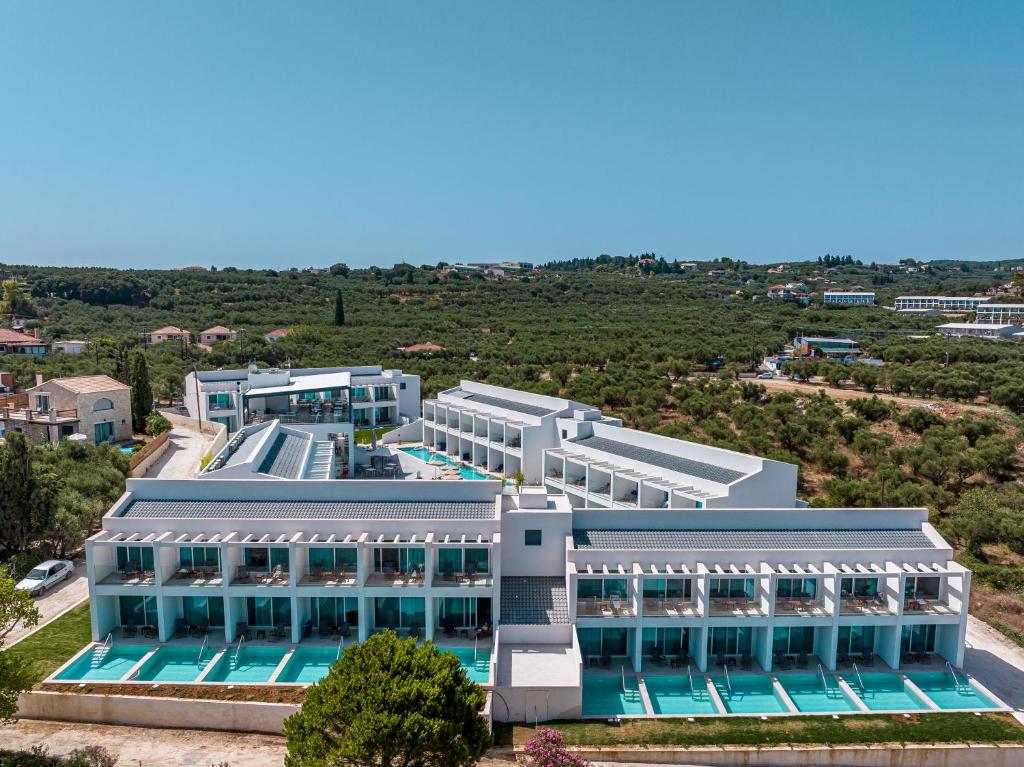 Mirage Bleu Hotel cover