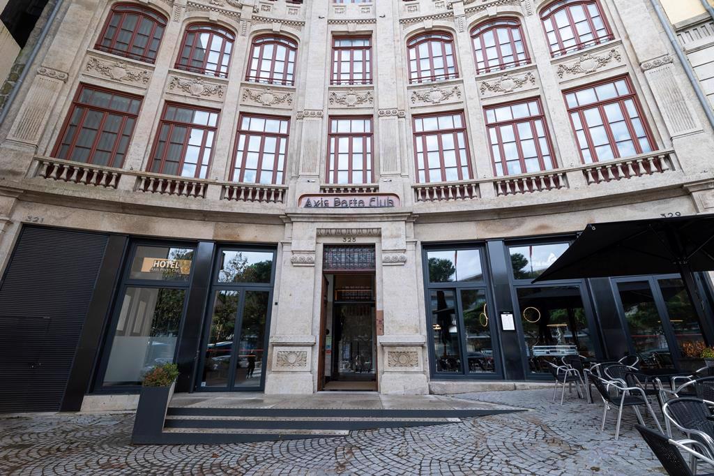 Axis Porto Club Hotel cover