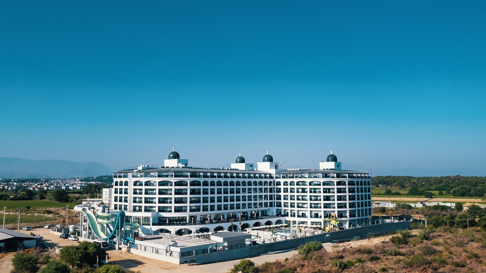 Side Moon Palace Hotel cover