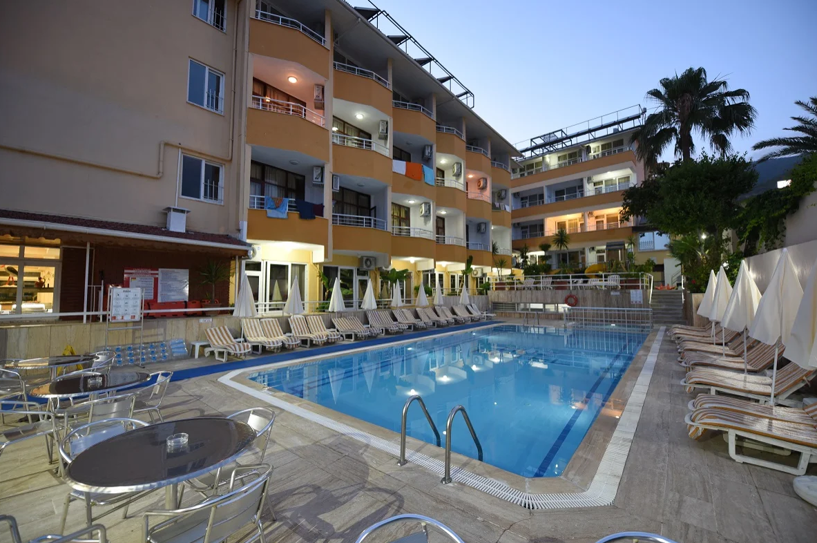 Muz Hotel cover