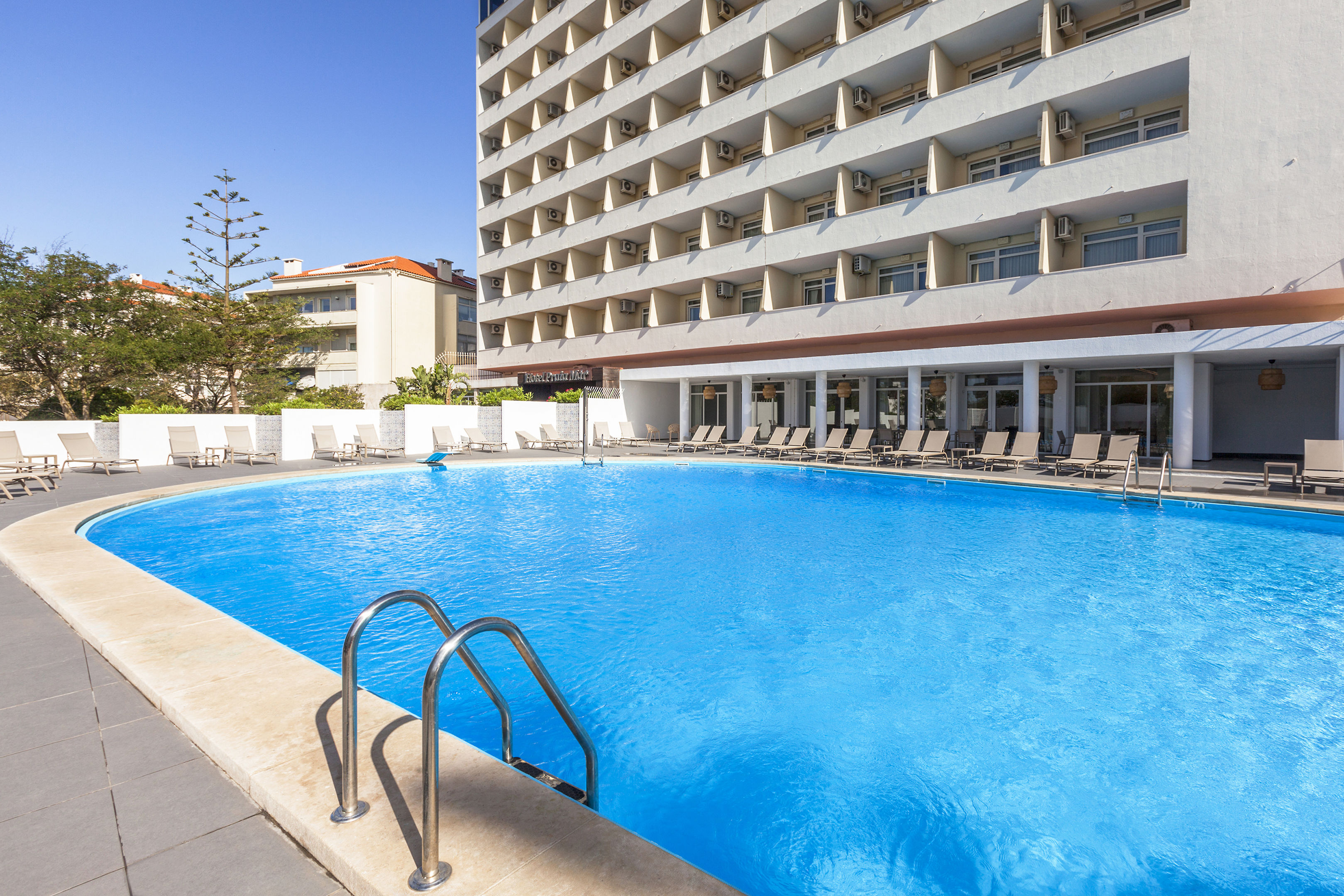Carcavelos Beach Hotel cover