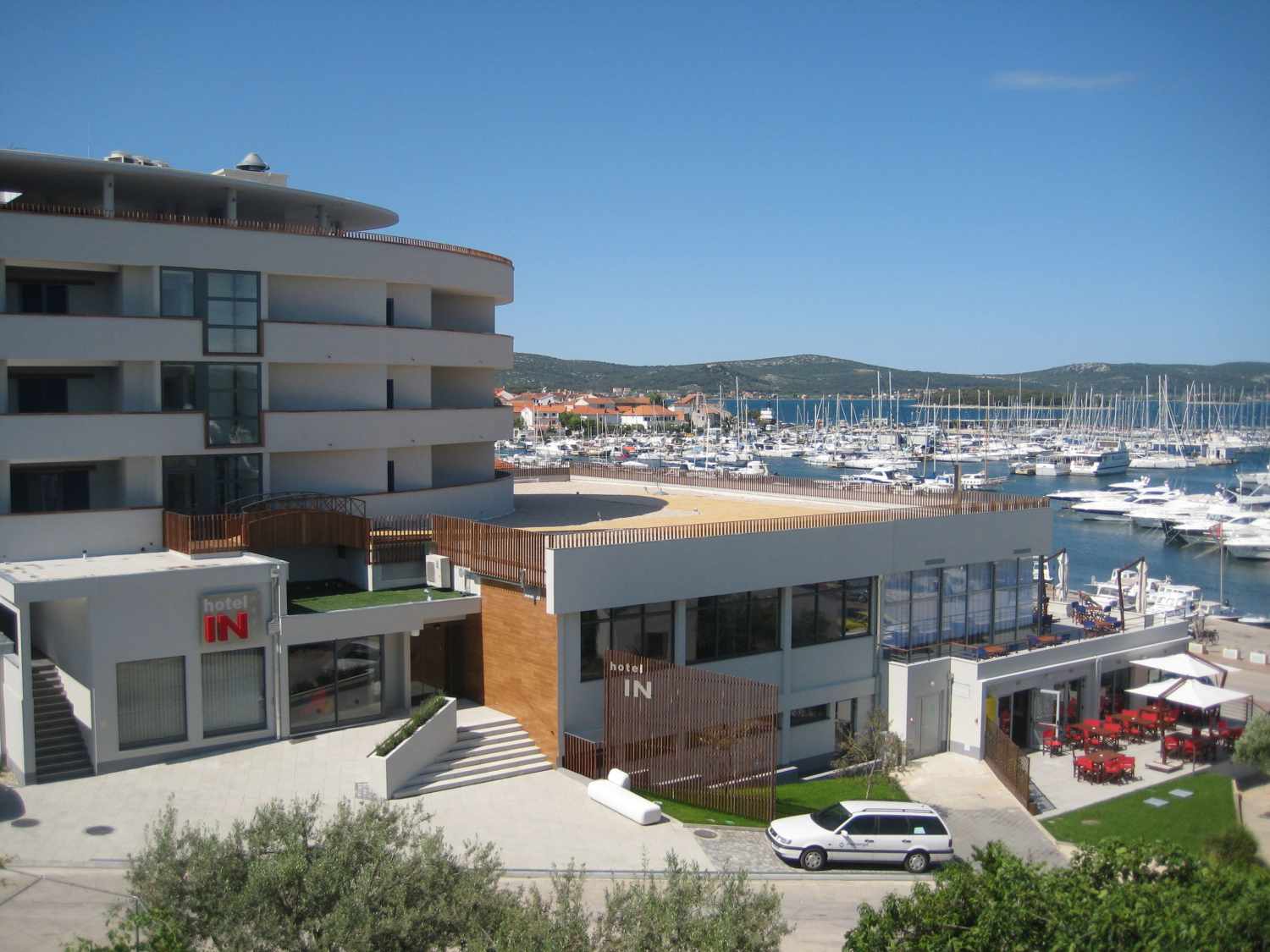 Hotel In cover
