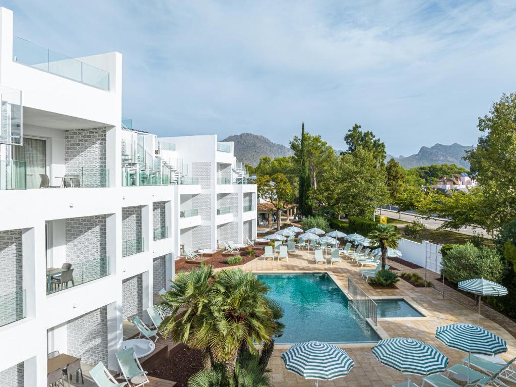 Cabot Las Velas Apartments cover