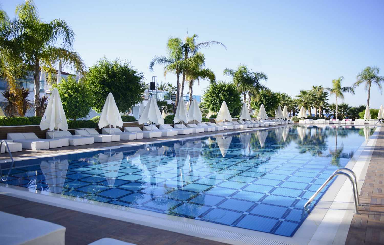 Q Premium Resort cover