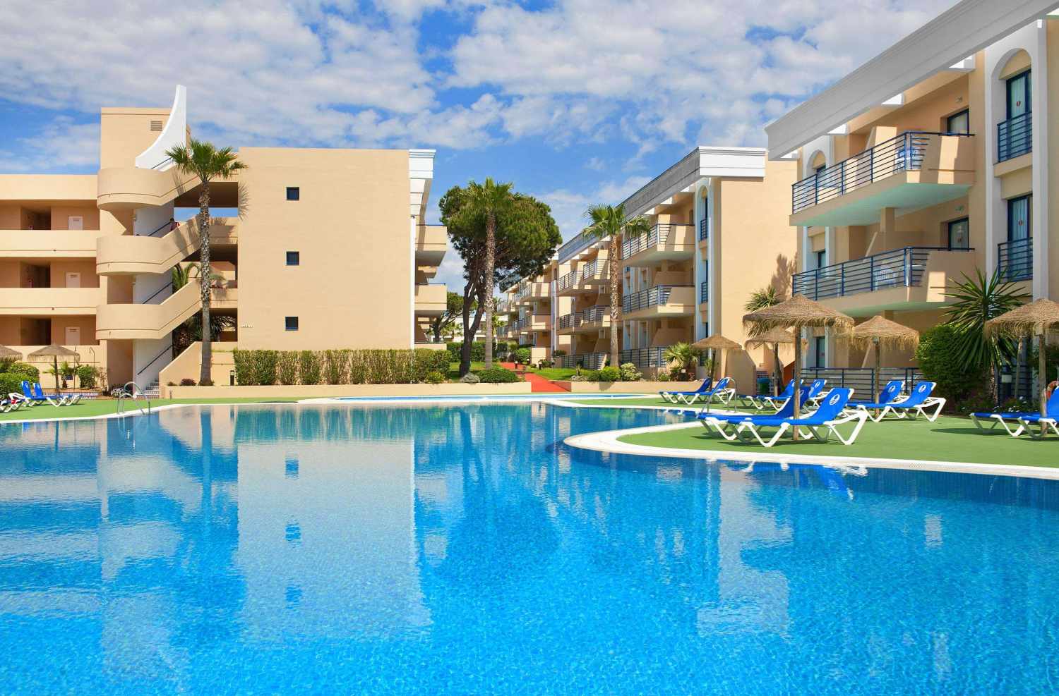 Sol Sancti Petri Apartamentos cover