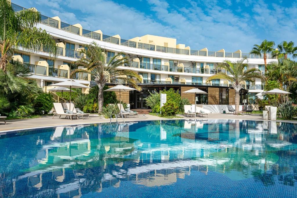 Sir Anthony Hotel cover
