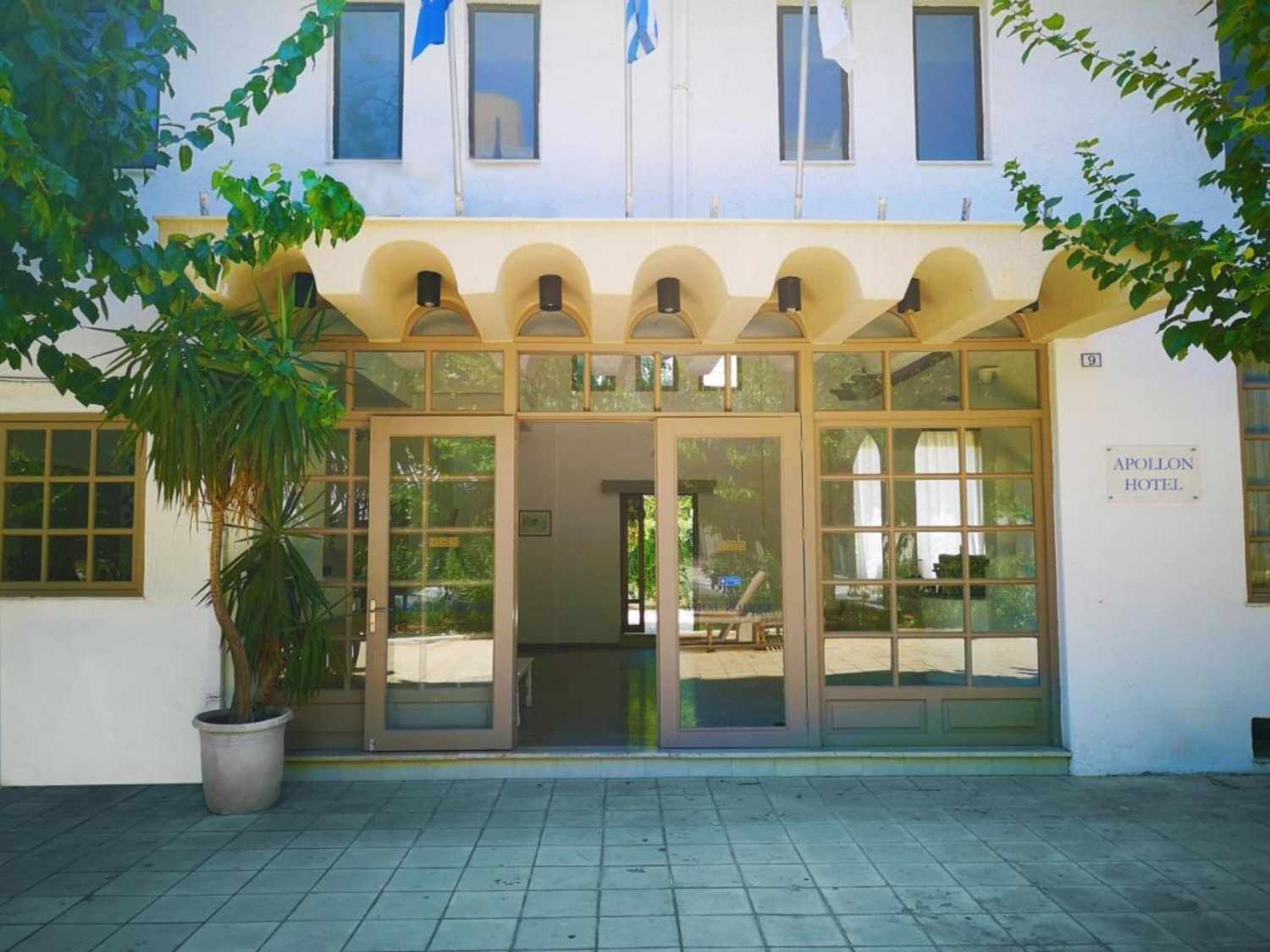 Apollon Hotel cover